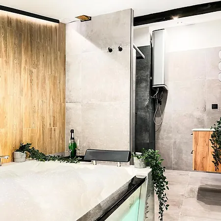 Premium Jacuzzi Apartment, Cracow Old Town Krakkó