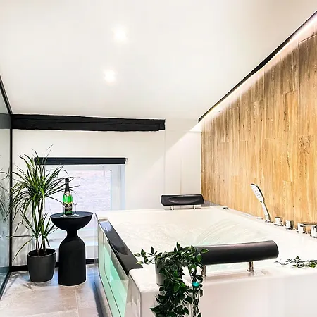 Premium Jacuzzi Apartment, Cracow Old Town Apartman *